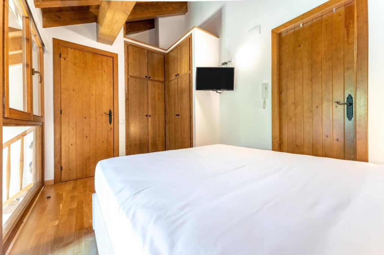 Apartamentsaloriaburg Farrera 외부 사진