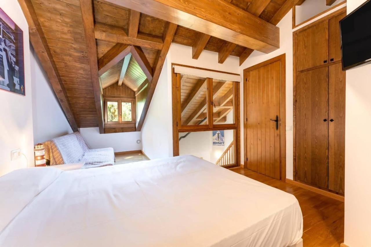 Apartamentsaloriaburg Farrera 외부 사진