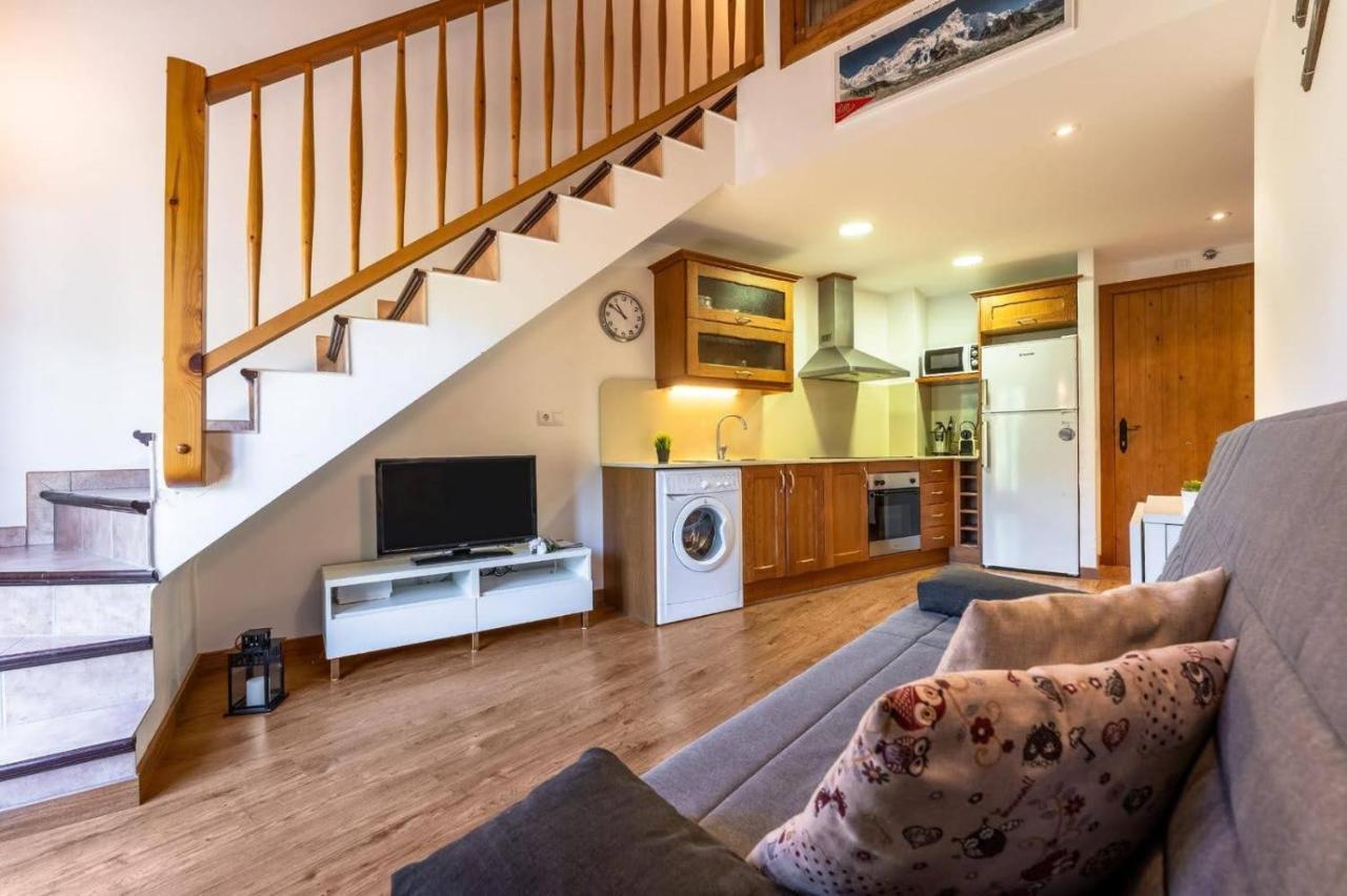 Apartamentsaloriaburg Farrera 외부 사진